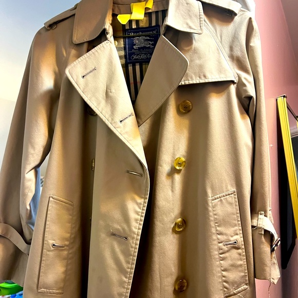 Vintage Burberry Women’s Raincoat - Picture 5 of 6